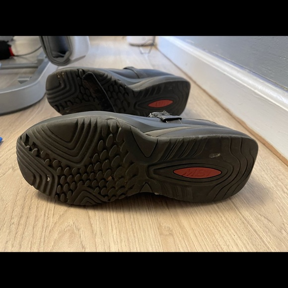 Black MBT shoes - Picture 2 of 4